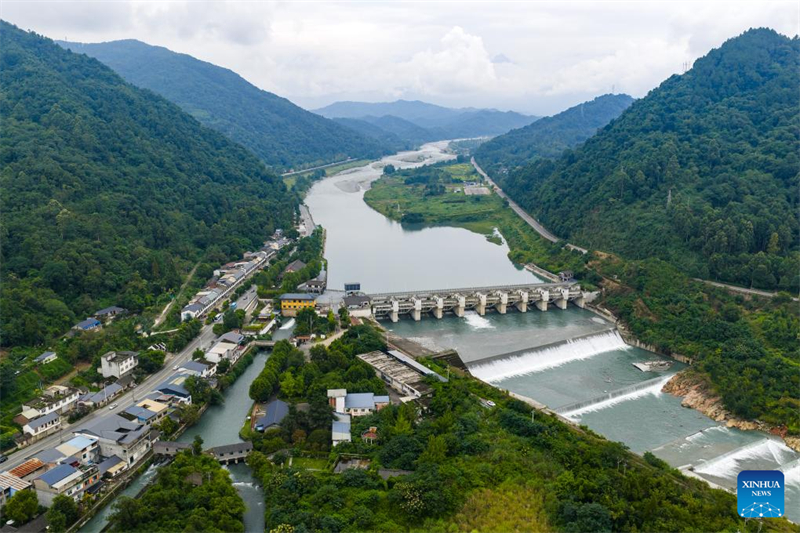 Αεροφωτογραφ?α που τραβ?χτηκε στι? 10 Σεπτεμβρ?ου του 2025 δε?χνει το σ?στημα ?ρδευση? Τζιαντζιανγκγι?ν στην επαρχ?α Σιτσου?ν. (Φωτογραφ?α / Xinhua)