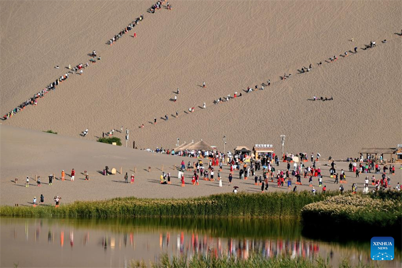 Οι πολ?τε? απολαμβ?νουν το χρυσ? φθιν?πωρο με αποδρ?σει? το Σαββατοκ?ριακο