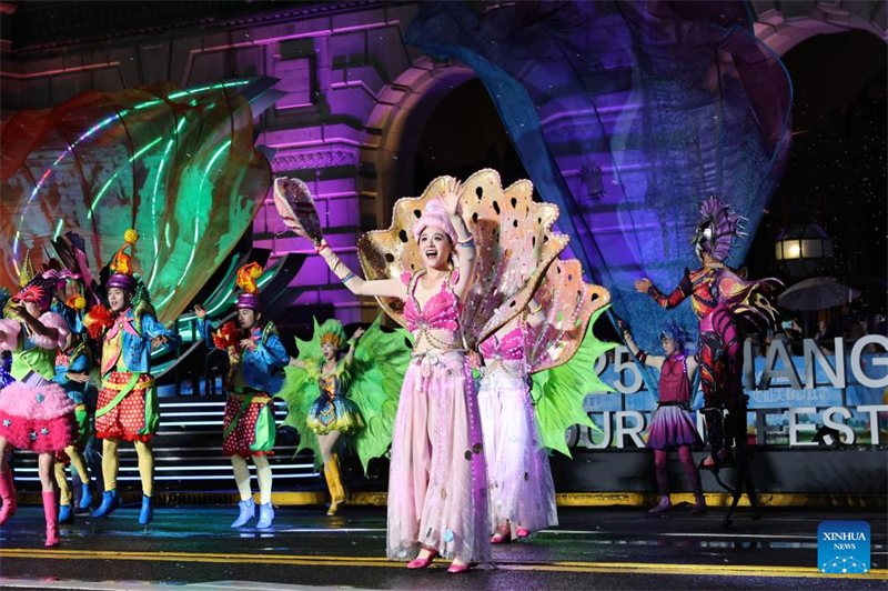 Παρ?λαση αρμ?των κατ? την τελετ? ?ναρξη? του 36ου Φεστιβ?λ Τουρισμο? τη? Σαγκ?η? πραγματοποι?θηκε στη Σαγκ?η