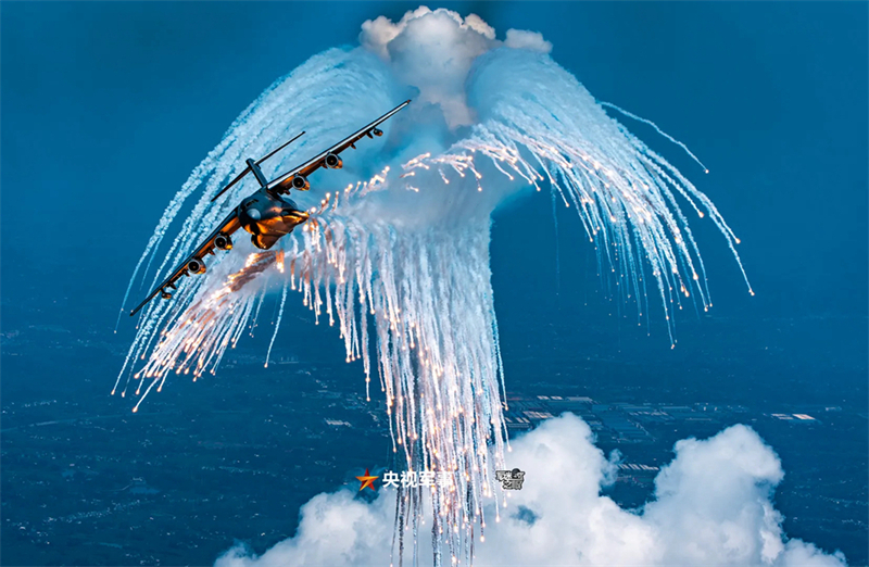 Συγκλονιστικ?! ?ρχεται μια ν?α ταιν?α με εξαιρετικ? κοντιν?? αεροφωτογραφ?ε? μαχητικ?ν αεροσκαφ?ν!