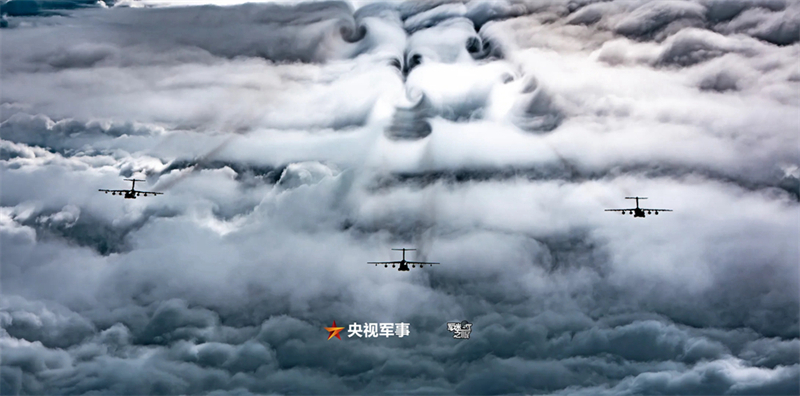 Συγκλονιστικ?! ?ρχεται μια ν?α ταιν?α με εξαιρετικ? κοντιν?? αεροφωτογραφ?ε? μαχητικ?ν αεροσκαφ?ν!