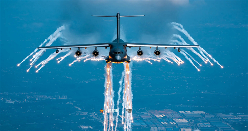 Συγκλονιστικ?! ?ρχεται μια ν?α ταιν?α με εξαιρετικ? κοντιν?? αεροφωτογραφ?ε? μαχητικ?ν αεροσκαφ?ν!