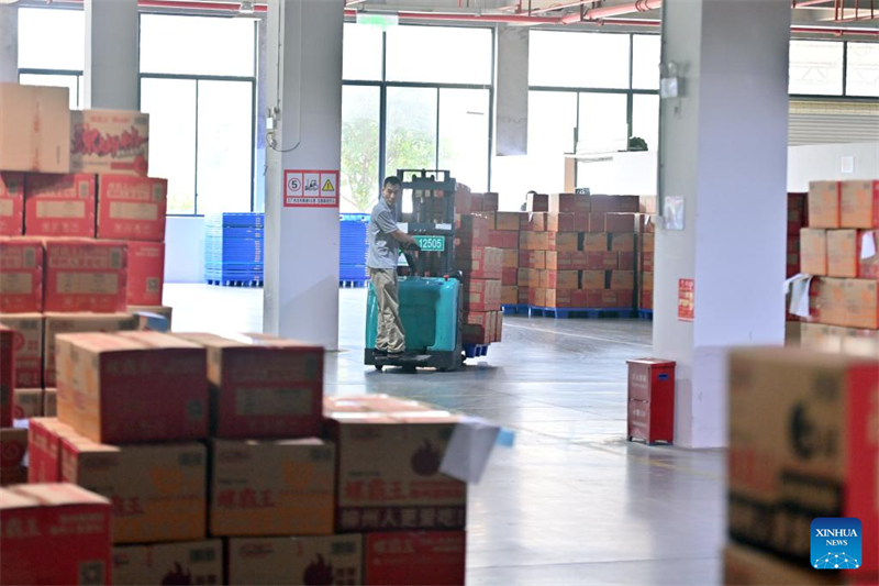 Το φαγητ? του δρ?μου Λουοσιφ?ν αναζωογονε? τη βιομηχανικ? δυναμικ? στην επαρχ?α Γκουανγκσ?