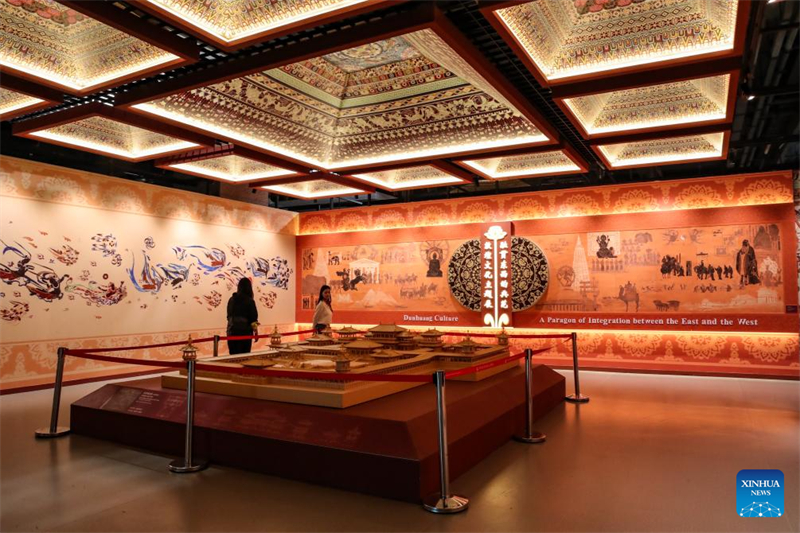 Ξεκ?νησε η 8η Διεθν?? Πολιτιστικ? ?κθεση του Δρ?μου του Μεταξιο? (Ντουνχου?νγκ)