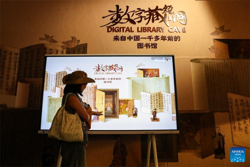 Μια ματι? στην 8η Διεθν? Πολιτιστικ? ?κθεση του Δρ?μου του Μεταξιο? (Ντουνχου?νγκ)