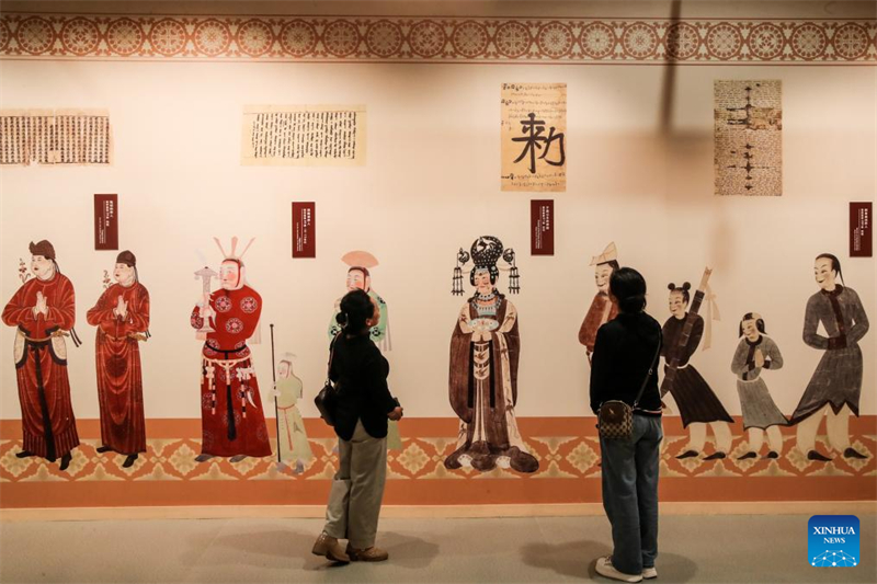 Μια ματι? στην 8η Διεθν? Πολιτιστικ? ?κθεση του Δρ?μου του Μεταξιο? (Ντουνχου?νγκ)