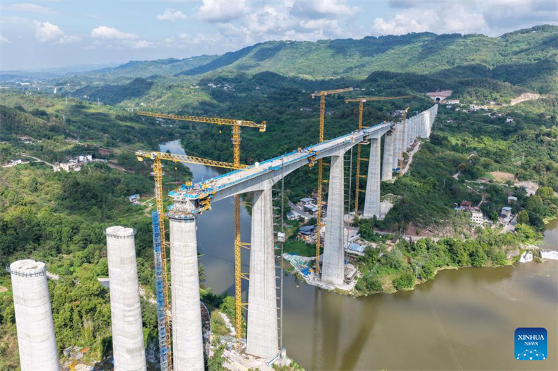 Ολοκληρ?θηκε η κατασκευ? του κ?ριου τμ?ματο? τη? μεγ?λη? γ?φυρα? διπλ?? τροχι??