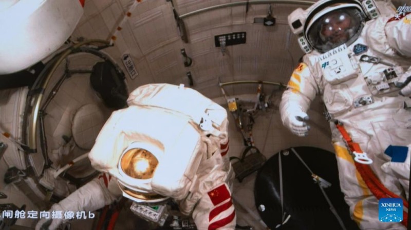 Το πλ?ρωμα τη??αποστολ???Shenzhou-20 ολοκλ?ρωσε με επιτυχ?α την τ?ταρτη δραστηρι?τητα εκτ?? σκ?φου?