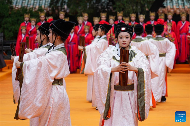 Η Κ?να γιορτ?ζει την 2.576η επ?τειο απ? τη γ?ννηση του Κομφο?κιου