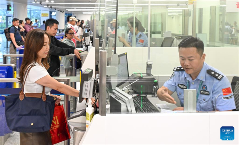 Οι ξ?νοι εισ?ρχονται στην επαρχ?α Χα?ν?ν χ?ρη στην ευνο?κ? πολιτικ? εισ?δου χωρ?? β?ζα