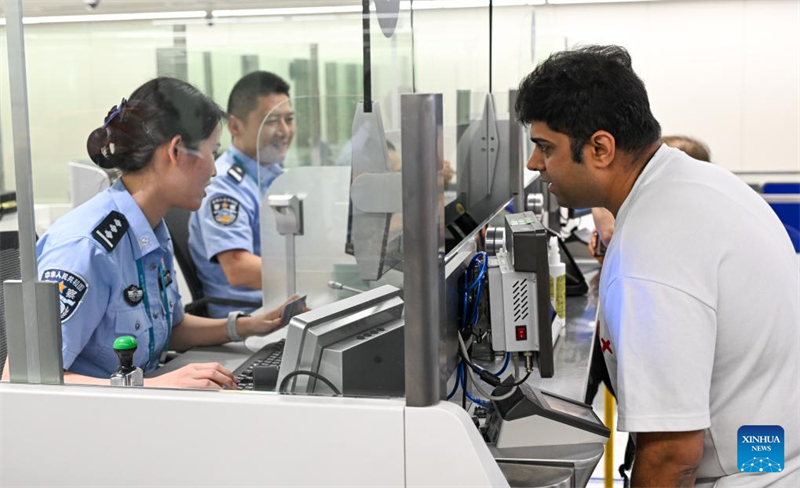 Οι ξ?νοι εισ?ρχονται στην επαρχ?α Χα?ν?ν χ?ρη στην ευνο?κ? πολιτικ? εισ?δου χωρ?? β?ζα