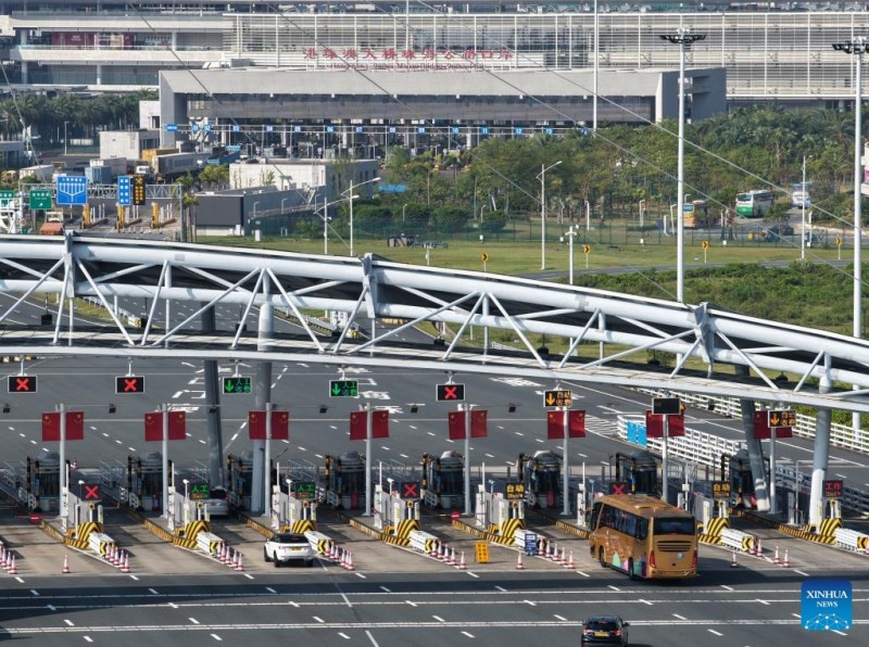 Η γ?φυρα Χονγκ Κονγκ-Τζουχ?ι-Μακ?ο διαχειρ?στηκε π?νω απ? 93 εκατομμ?ρια ταξ?δια επιβατ?ν σε επτ? χρ?νια