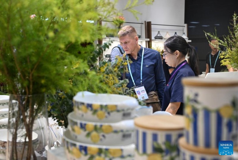 Η ?κθεση τη? Καντ?να? προσελκ?ει ρεκ?ρ αγοραστ?ν σε παγκ?σμιο επ?πεδο