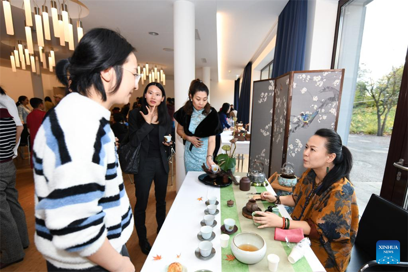 Πολιτιστικ? εκδ?λωση με θ?μα την ?υλη πολιτιστικ? κληρονομι? τη? Κ?να? στην Ελβετ?α