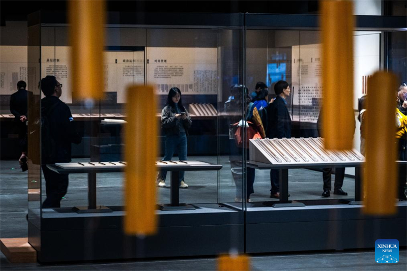 ?κθεση ?Αρχα?α κινεζικ? μπαμπο? και ξ?λινα πινακ?δια? εγκαινι?στηκε στο Επαρχιακ? Μουσε?ο τη? επαρχ?α? Χουμπ?ι