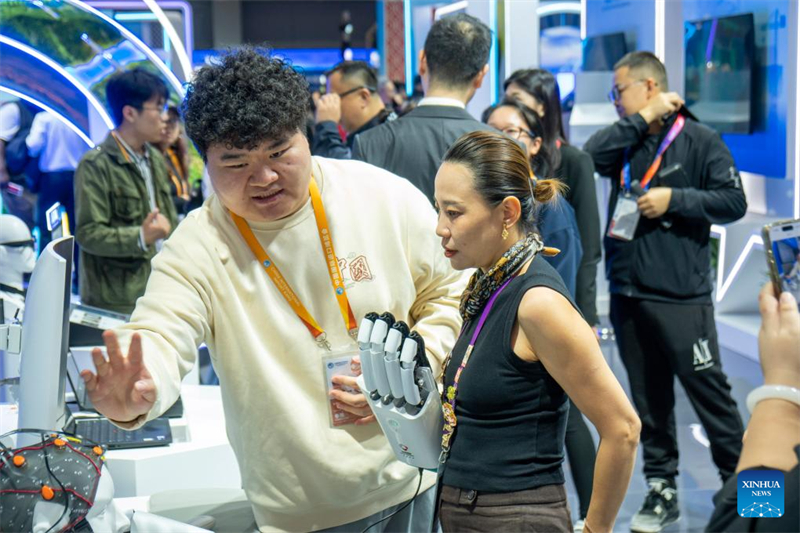 Τα κυρι?τερα σημε?α του Περιπτ?ρου τη? Κ?να? στην 8η Διεθν? ?κθεση Εισαγωγ?ν τη? Κ?να? στη Σαγκ?η