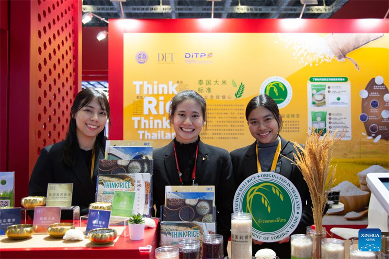 Μια ματι? στα περ?πτερα των τιμ?μενων χωρ?ν-επισκεπτ?ν στην 8η Διεθν? ?κθεση Εισαγωγ?ν τη? Κ?να?