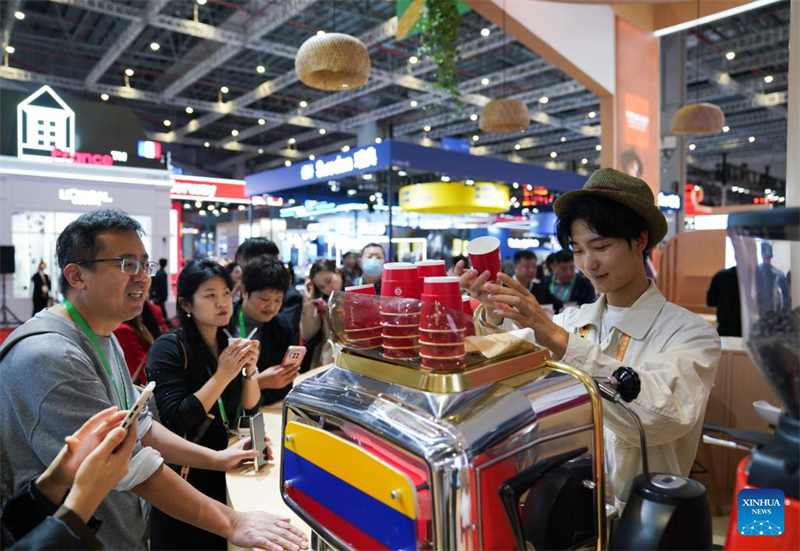 Μια ματι? στα περ?πτερα των τιμ?μενων χωρ?ν-επισκεπτ?ν στην 8η Διεθν? ?κθεση Εισαγωγ?ν τη? Κ?να?